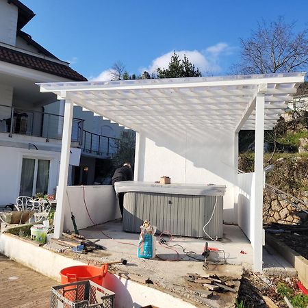 Apartments Chiara Mit Meerblick Und Pool Und Jacuzzi Lovran Exterior photo