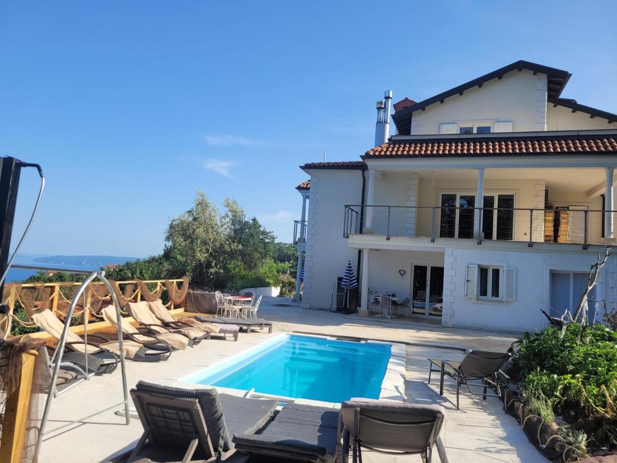 Apartments Chiara Mit Meerblick Und Pool Und Jacuzzi Lovran Exterior photo