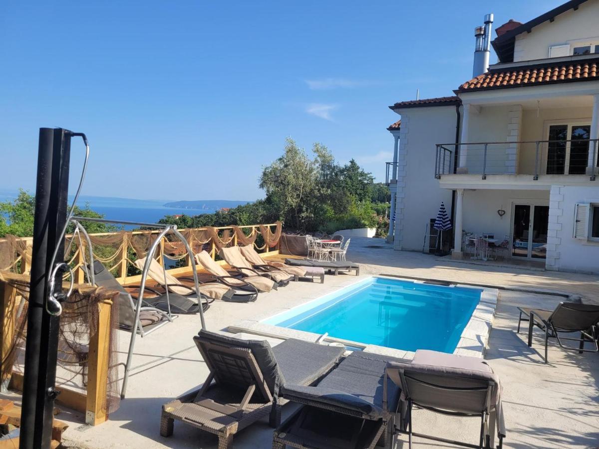 Apartments Chiara Mit Meerblick Und Pool Und Jacuzzi Lovran Exterior photo