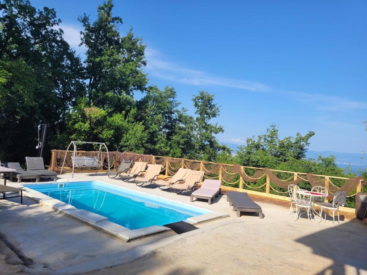 Apartments Chiara Mit Meerblick Und Pool Und Jacuzzi Lovran Exterior photo