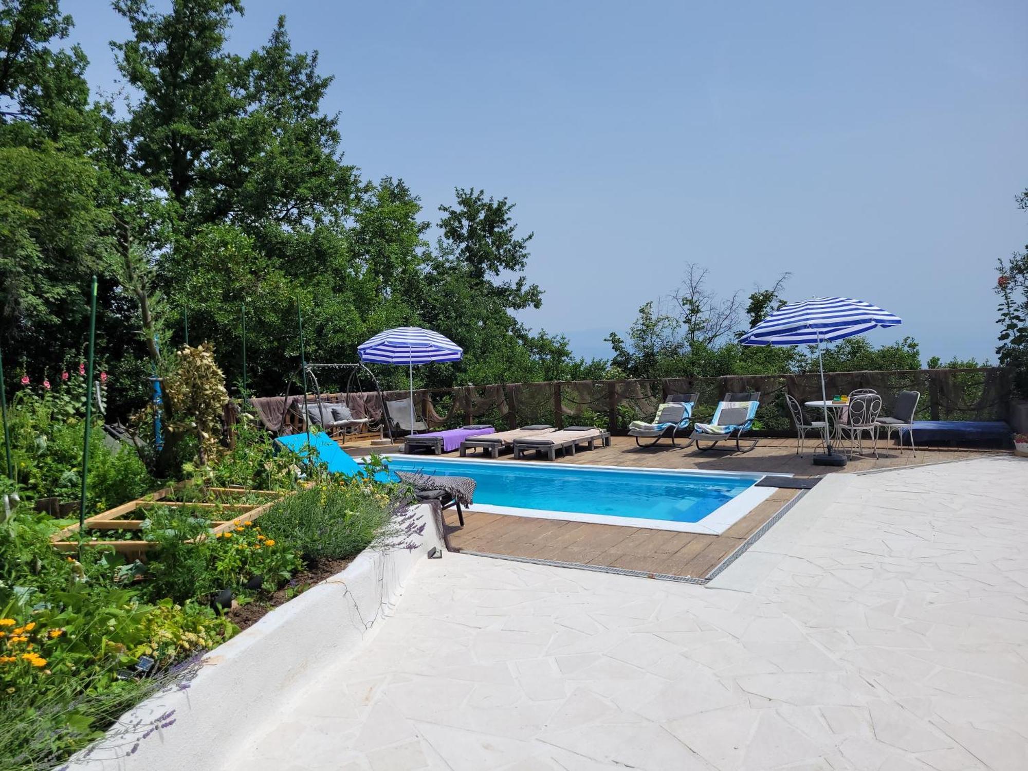 Apartments Chiara Mit Meerblick Und Pool Und Jacuzzi Lovran Exterior photo