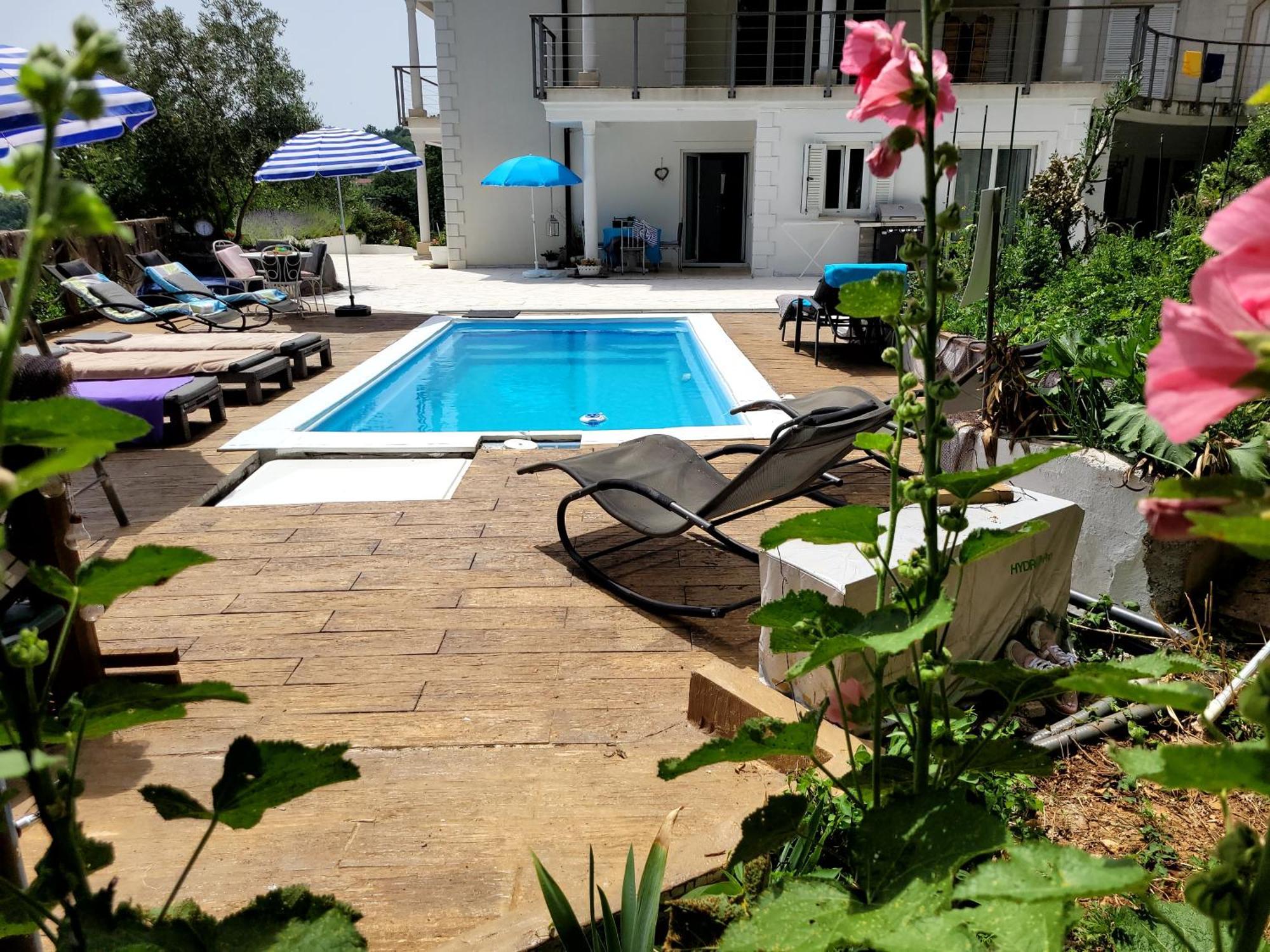 Apartments Chiara Mit Meerblick Und Pool Und Jacuzzi Lovran Exterior photo