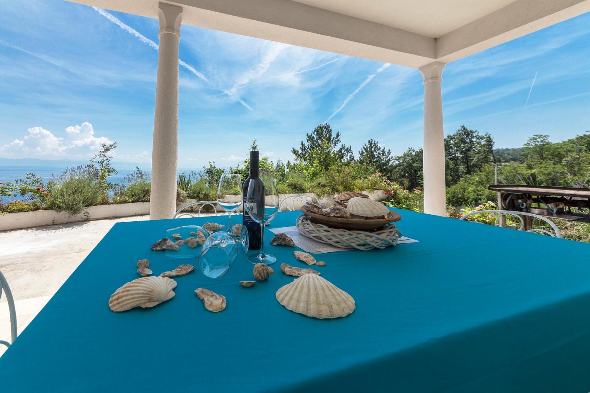 Apartments Chiara Mit Meerblick Und Pool Und Jacuzzi Lovran Exterior photo