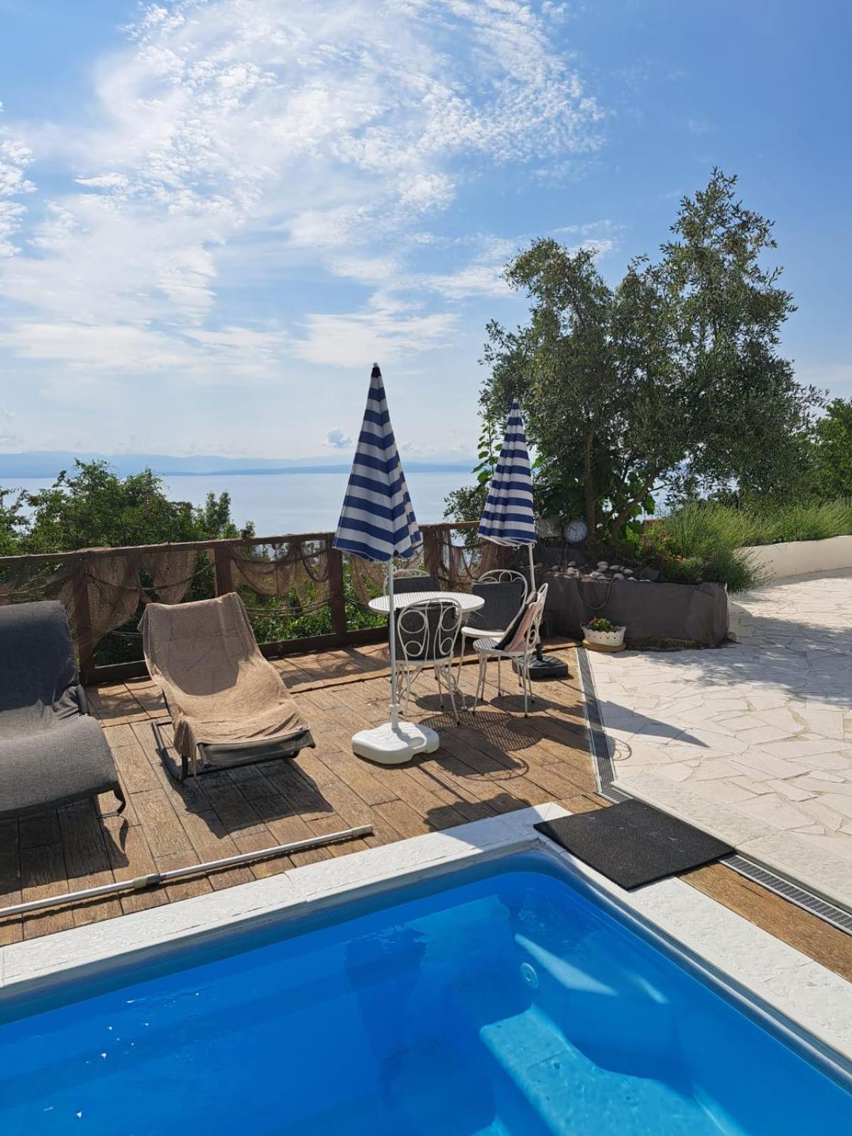 Apartments Chiara Mit Meerblick Und Pool Und Jacuzzi Lovran Room photo